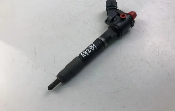 Volvo V70 Fuel injector 31405404