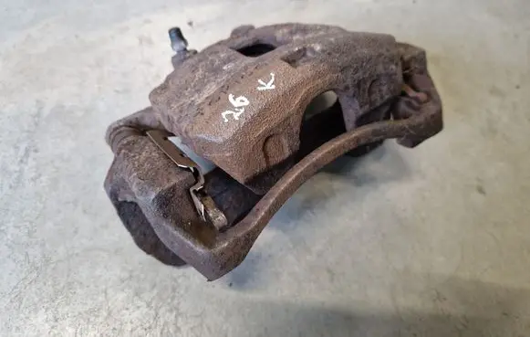 Mitsubishi L200 Front brake caliper