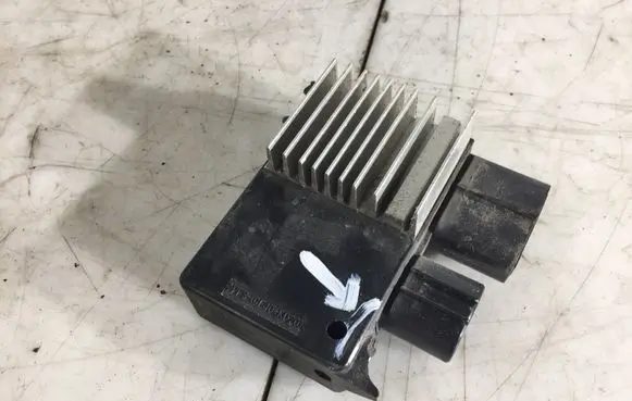 Toyota C-HR I Fan control module 8925712020 4993003351