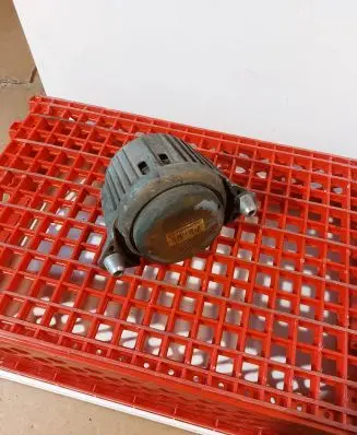 Mercedes-Benz E W212 Engine mount bracket A2042406117 3618752
