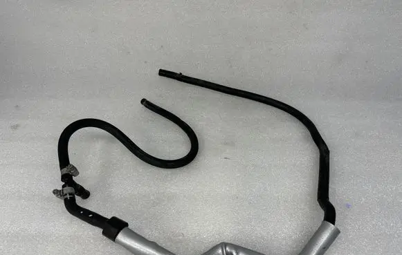 Engine coolant pipe/hose