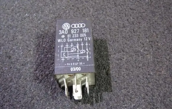 Volkswagen PASSAT B4 Other relay 3a0927181 61233005175
