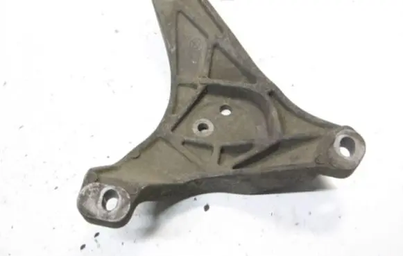 BMW 5 E39 Engine mounting bracket 1096080