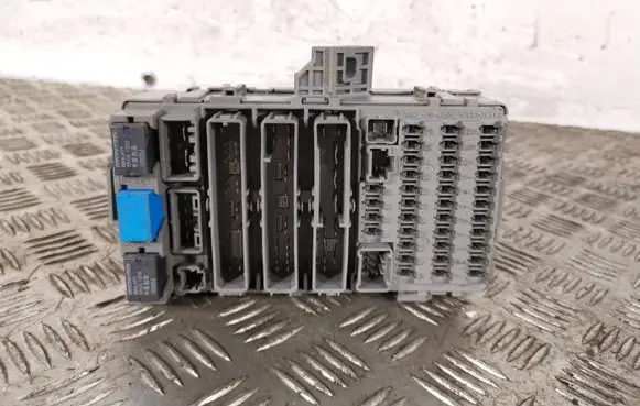 Honda CR-V Fuse module 52555LH