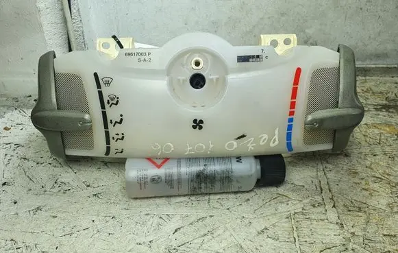 Peugeot 107 Climate control unit 559000H010