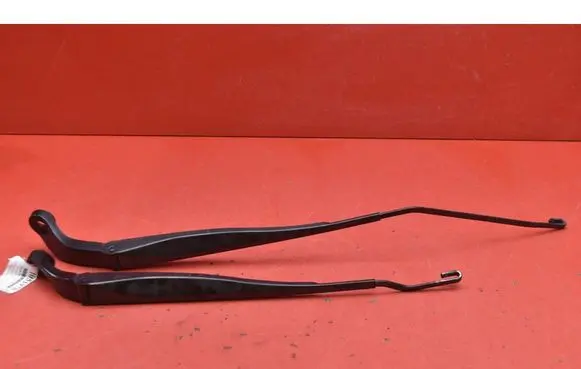 Honda Civic IX Front wiper blade arm 