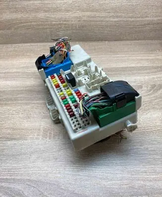 Volvo C30 Fuse module 05044520 51919938
