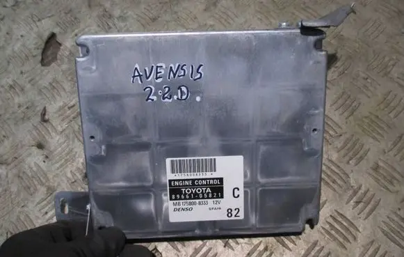 Toyota Avensis T250 Engine control unit/module 1758008333 MB1758008333 8966105821