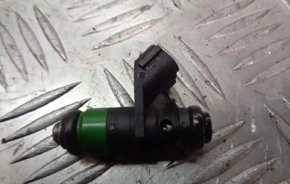 Seat Ibiza III (6L) Fuel injector 03E906031