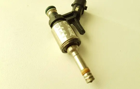Citroen C5 Aircross Fuel injector 9818760580