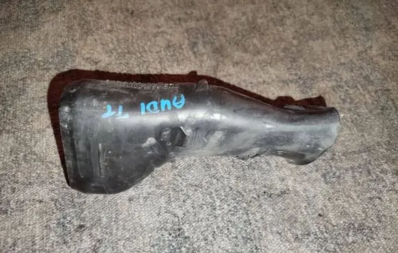 Audi TT Mk1 Air intake hose/pipe 8N0129604A PX0446051602