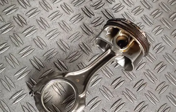 BMW M8 F91 F92 G14 G15 Piston with connecting rod 7852246