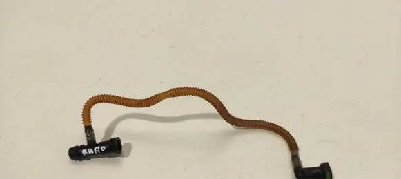 Fuel injector supply line/pipe