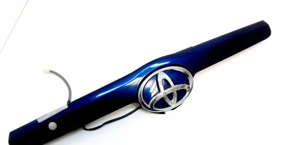 Toyota Camry Trunk door license plate light bar 7681133130