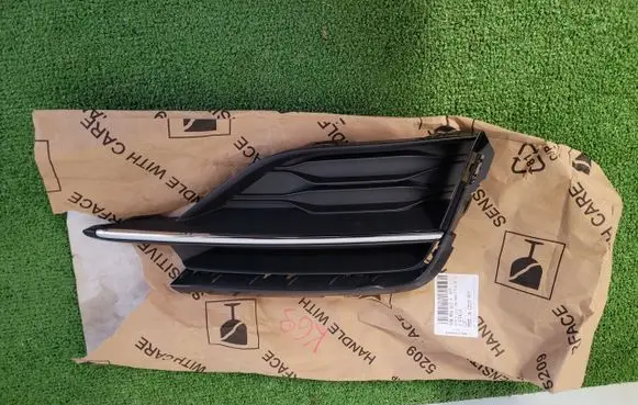 Volkswagen Golf VII Front bumper lower grill 5G0854662G