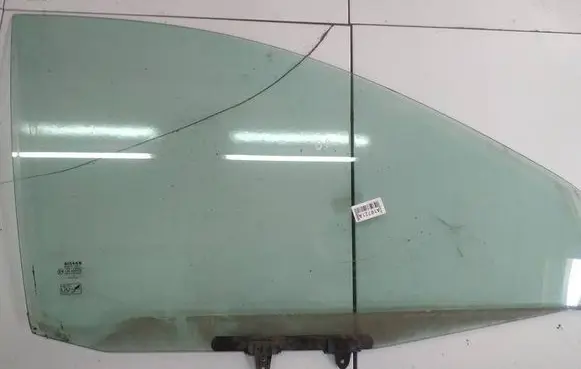 Nissan Almera Tino Front door window glass four-door AS2