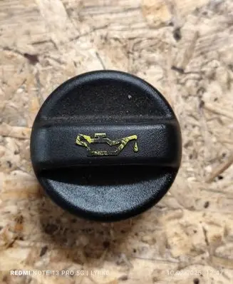 Citroen C4 Grand Picasso Oil filler cap 