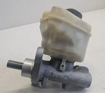 Audi Q7 4L Master brake cylinder 7L8611349