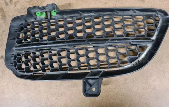 Volkswagen Touareg I Front bumper lower grill 7L6853665B