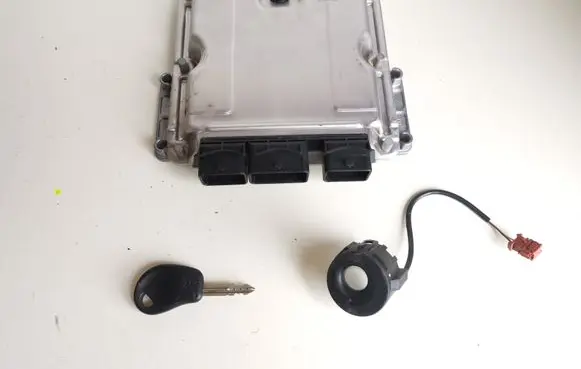 Engine ECU kit and lock set