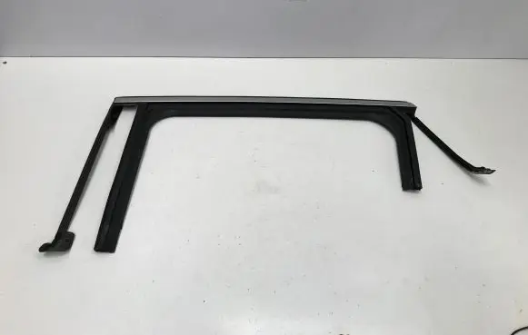 Renault Megane E-Tech Rear door window/glass frame 823311106R