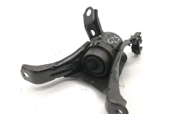 Toyota C-HR I Engine mount bracket