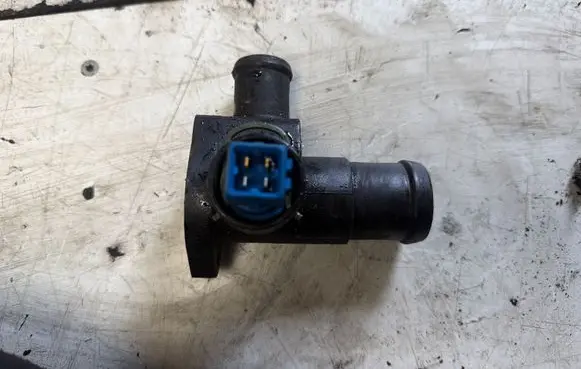 Audi A4 S4 B5 8D Engine coolant pipe/hose 028121132