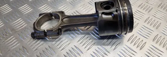Citroen C4 I Picasso Piston with connecting rod