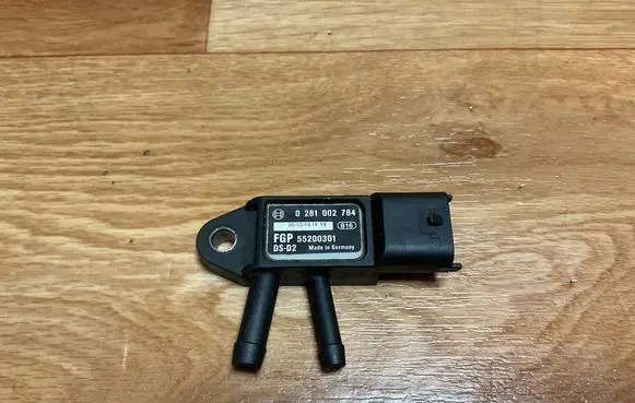 Opel Zafira B Exhaust gas pressure sensor 55200301 0281002784 0512161FT8