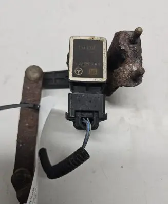 Mercedes-Benz E W211 Air suspension front height level sensor A0105427717