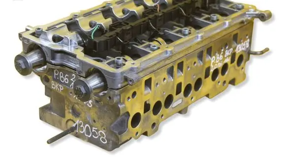Volkswagen PASSAT B6 Engine head 03G103373A 03G103353A