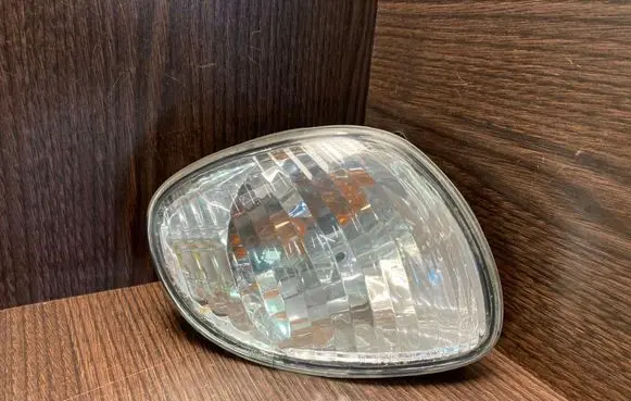 Toyota Corolla E110 Front indicator light 8151012890