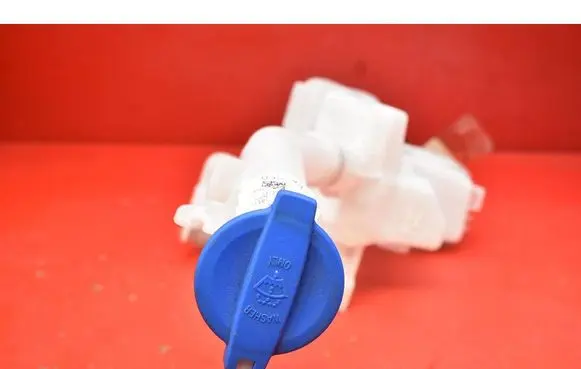 KIA Sportage Windshield washer fluid reservoir/tank 98610R2000