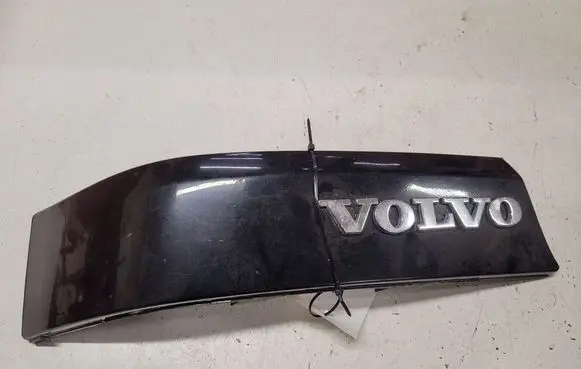Volvo C70 Rear/tail light trim molding 8600109