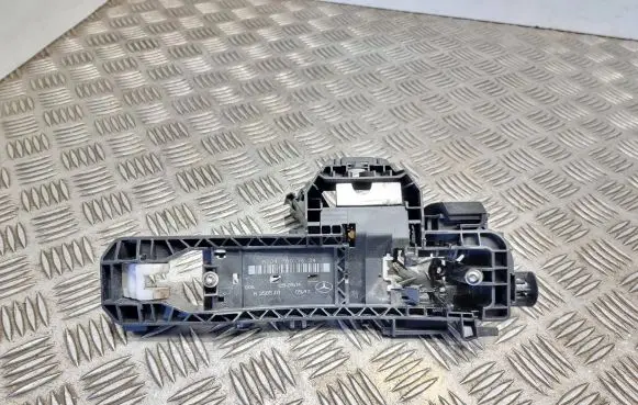 Mercedes-Benz ML W166 Rear door exterior handle/bracket A2047601634 A358501