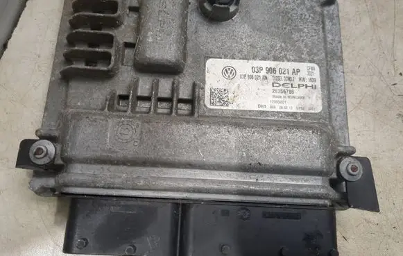 Skoda Fabia Mk2 (5J) Engine control unit/module 03P906021AP 28356786 03P906021AN