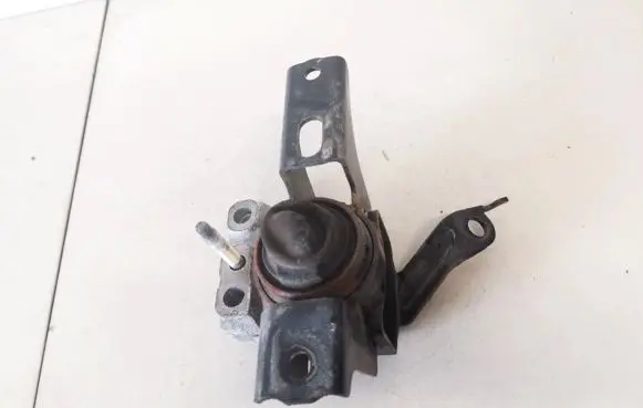 Toyota Verso-S Engine mount bracket