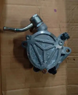 Mazda CX-3 Vacuum pump PE0718G00