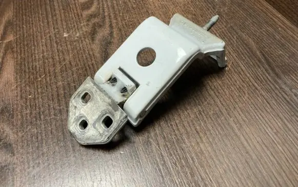 Opel Movano B Loading door upper hinge 844000013R