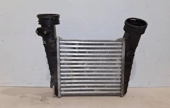 Skoda Superb B5 (3U) Intercooler air channel guide 3045754