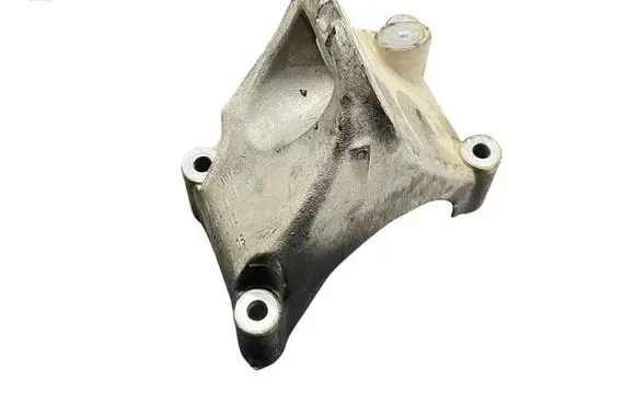 Volkswagen Touareg I Engine mounting bracket 07Z199308B
