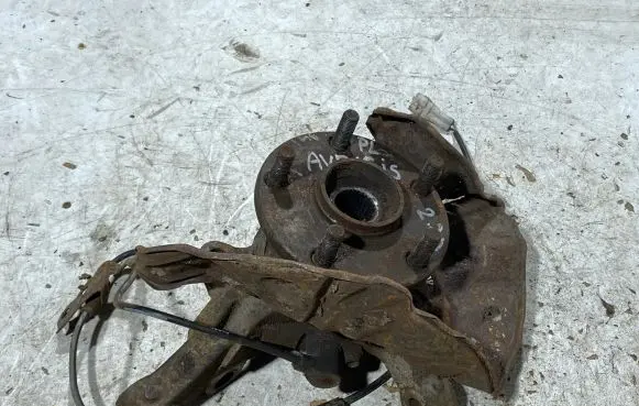 Toyota Avensis T250 Front wheel hub spindle knuckle