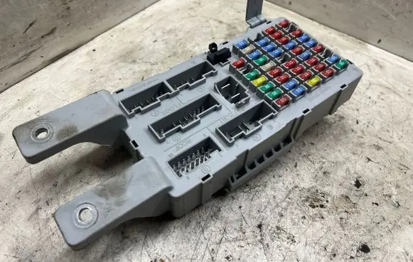 Hyundai Santa Fe Fuse module 919502B400