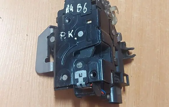 Audi A4 S4 B6 8E 8H Front door lock