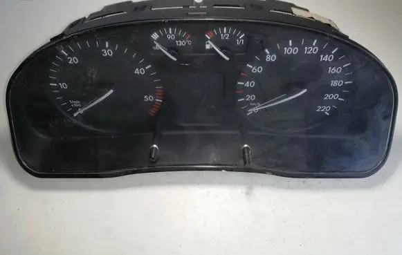 Volkswagen PASSAT B5 Speedometer (instrument cluster) 3B0919880D