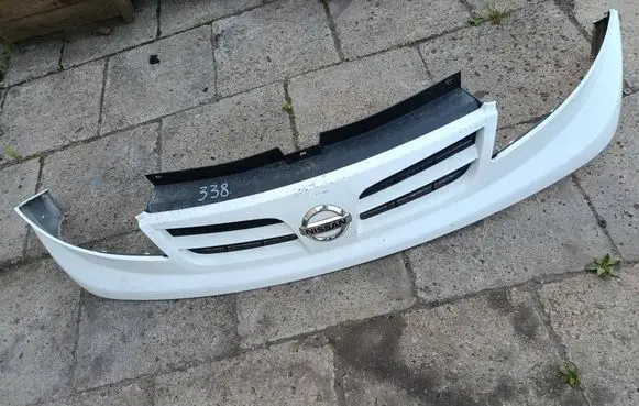 Nissan Primastar Front bumper upper radiator grill