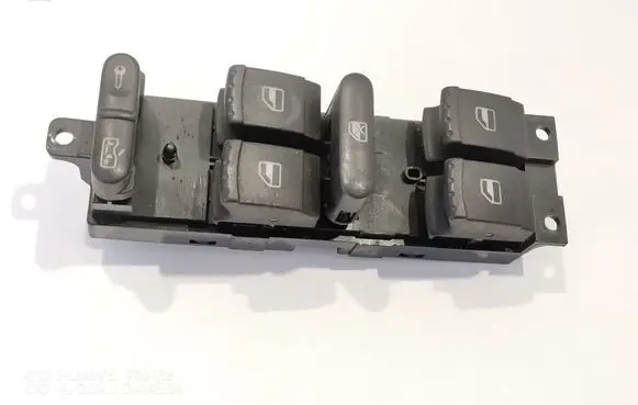 Volkswagen Golf IV Electric window control switch 7M6959857B