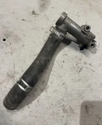 Mitsubishi Pajero Engine coolant pipe/hose