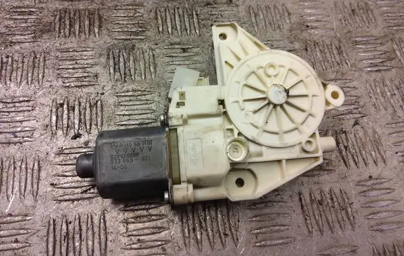 Mercedes-Benz A W176 Front door window regulator motor A2469065100