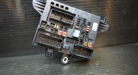 Opel Insignia A Fuse module 22737769